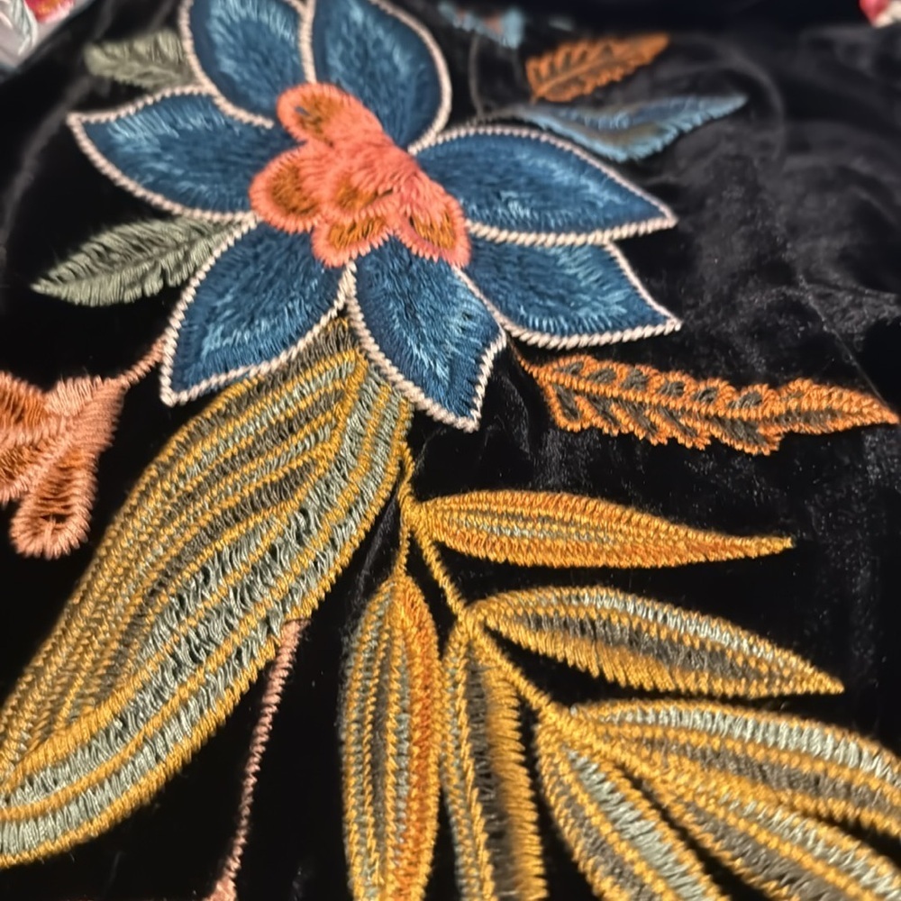Johnny Was HEAVILY EMBROIDERED BIANCA VELVET OVERSIZED SHIRT NWT - Picture 9 of 11